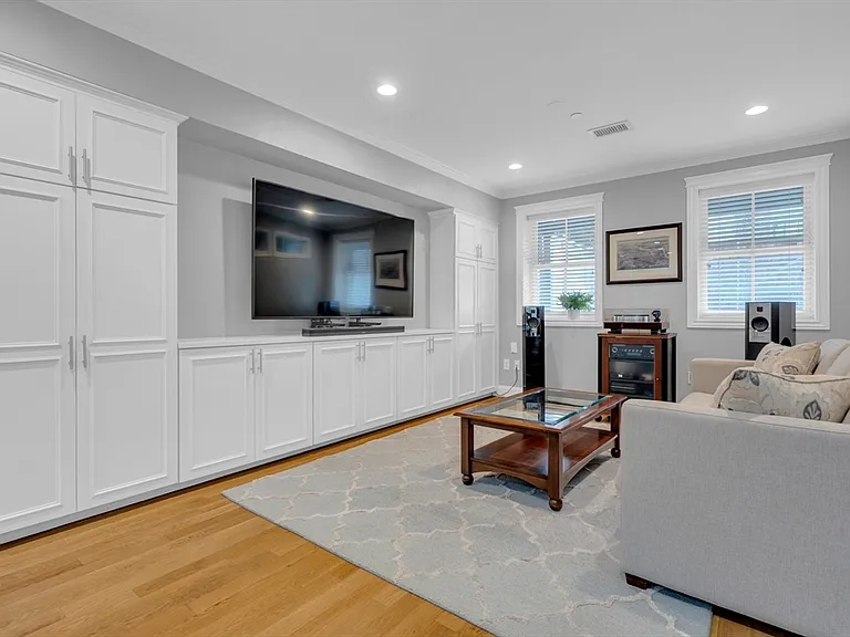 26 Yarmouth St #1 — Photo 18