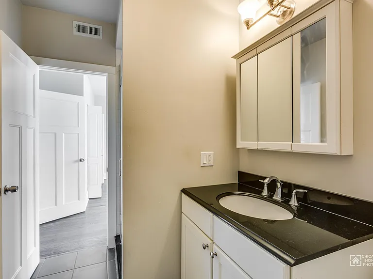 2607 W Lawrence Ave — Photo 6