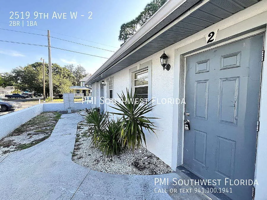 "Charming 2-Bed Oasis in Bradenton Cozy 700 Sq Ft Retreat on 9th Ave!" — Photo 1