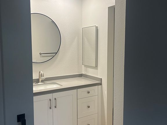 4th image of 532 Via De La Valle