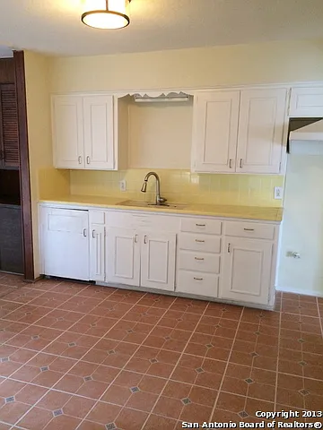 2139 Babs Dr — Photo 10