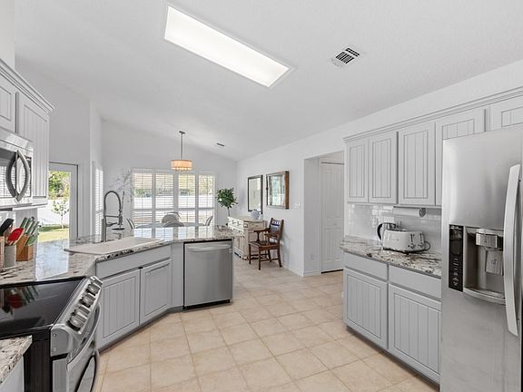 3rd image of 702 Lupine Ln