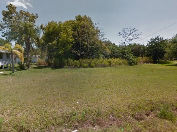 7 Roanoke Dr, Fort Myers, FL 33905