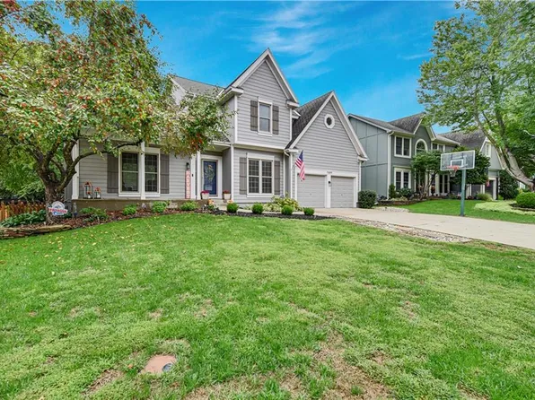 15809 Ash Ln, Overland Park, KS 66224