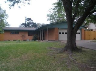 105 Greenway Dr, Bryan, TX 77801