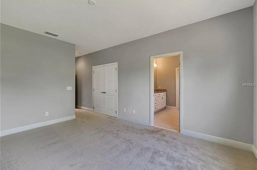 2813 Roseglen Way — Photo 4