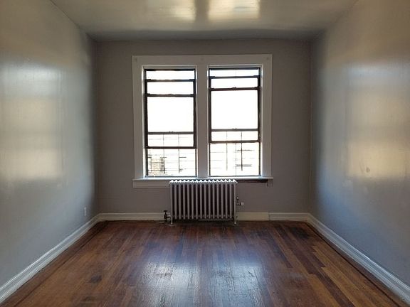 5th image of 2110 Westbury Ct APT 6B