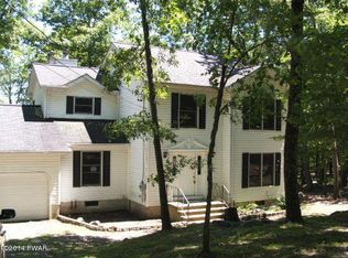 1136 Maple Lake Dr, Bushkill, PA 18324