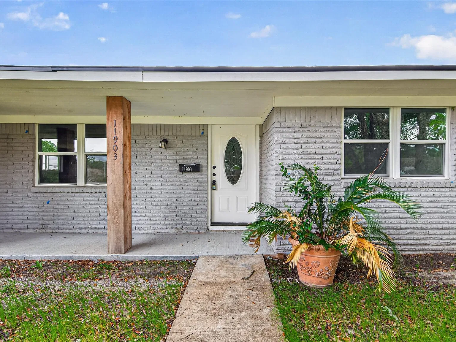 4 bed, 2.0 bath, 1986 sqft, $2,650 — Photo 2