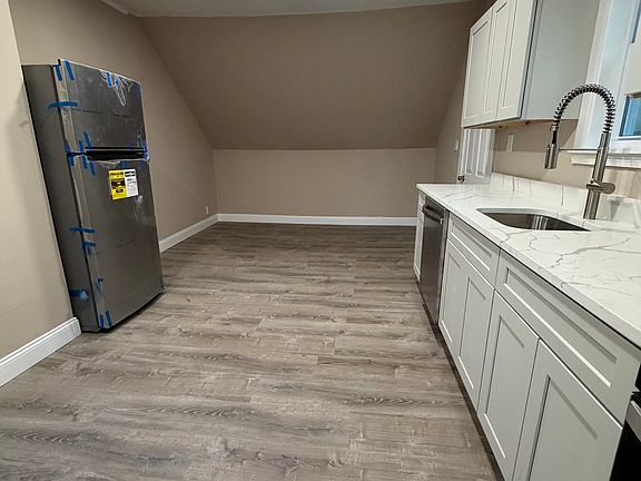 4th image of 153 Maple St Floor 2