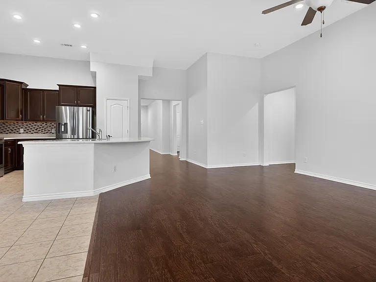 8728 Maple Ridge Trl — Photo 15