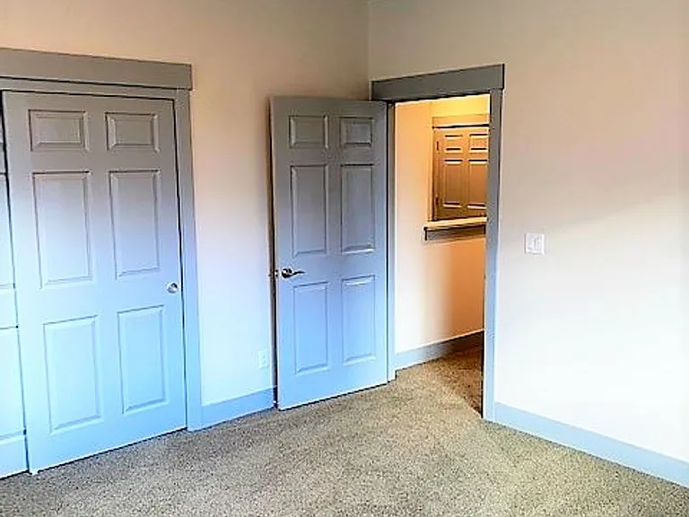 2648 Brooklyn Ln — Photo 10