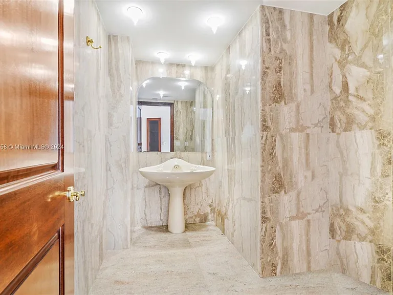 9601 Collins Ave #T4 — Photo 5