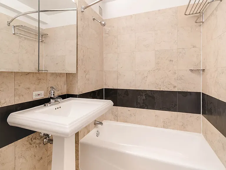 300 E 39th St #15C — Photo 17