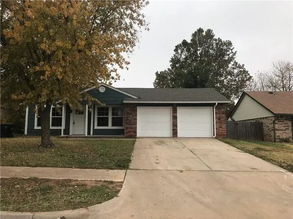 617 Silver Medal Dr, Moore, OK 73160