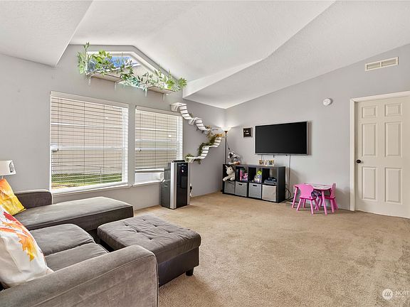 3rd image of 13918 215th Avenue E