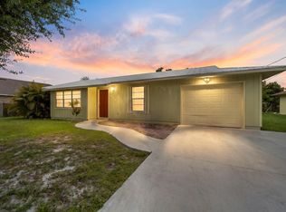 636 SW EYERLY Avenue, Port St Lucie, FL 34983