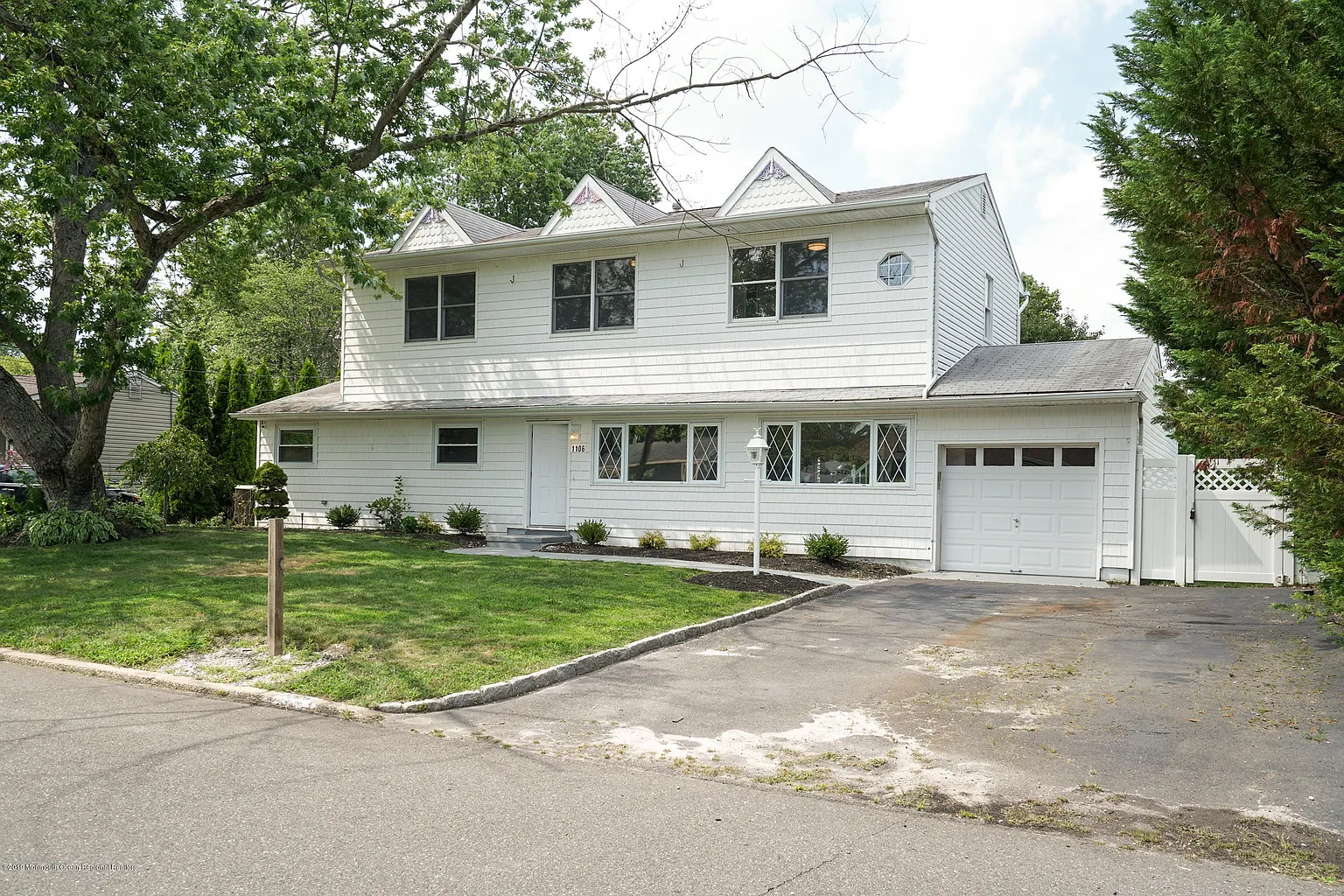 1106 Fairview Dr photo 1