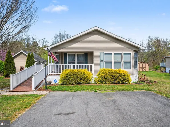 6 Meadowview Dr, New Bloomfield, PA 17068