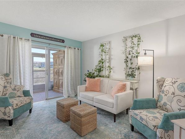 3845 Lake Bayshore Dr #F103, Bradenton, FL 34205