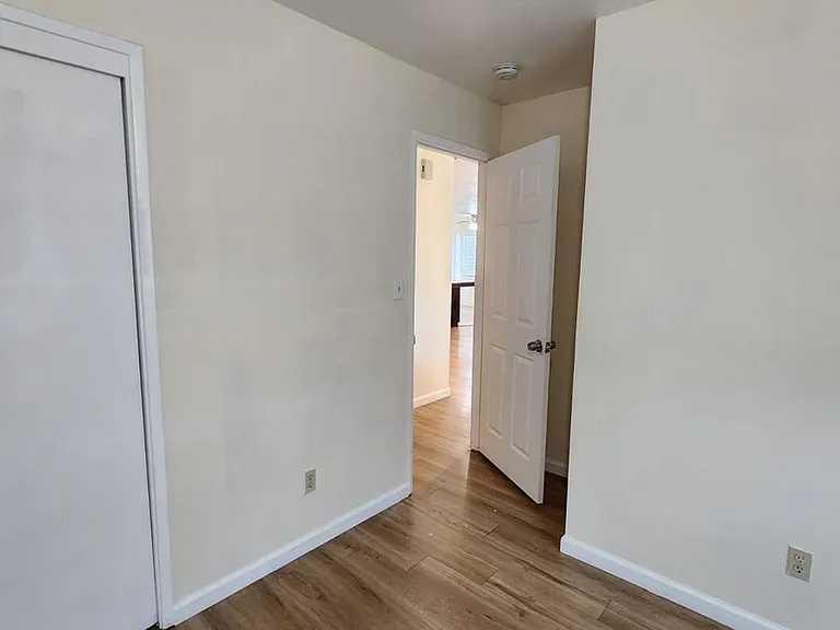 1385 Wimbledon Ct — Photo 14