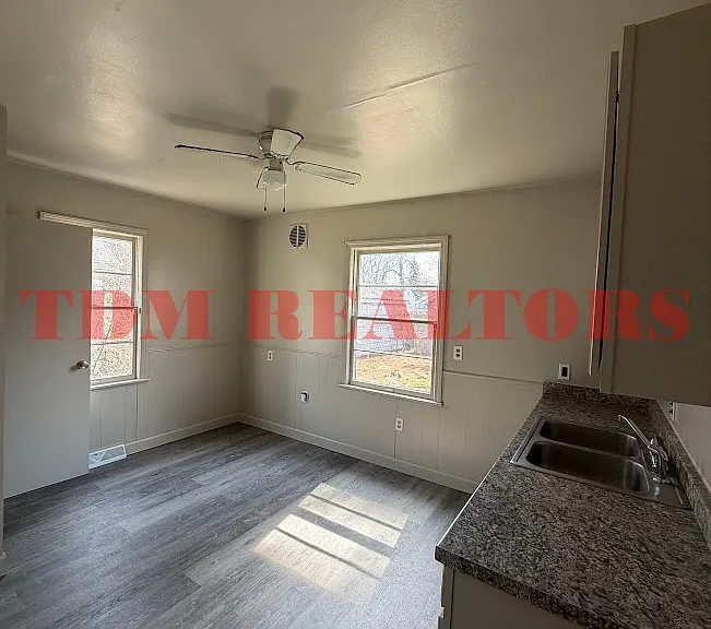733 Vermilya Ave — Photo 5