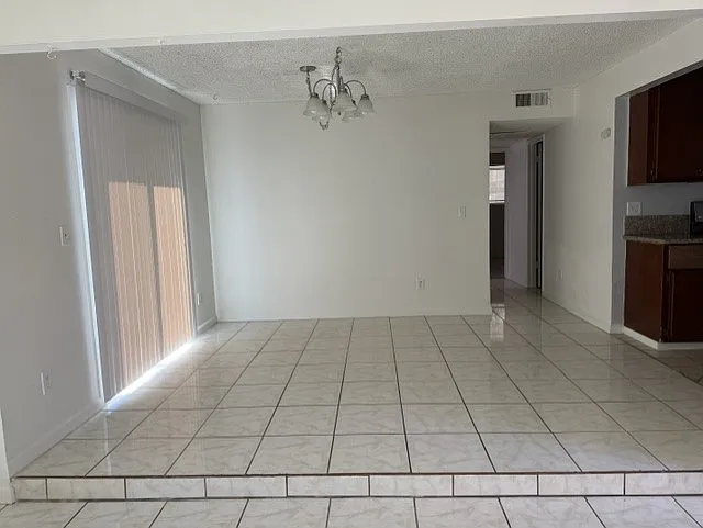 135 W Swain Dr — Photo 3
