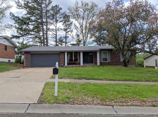 1517 Orchard Lakes Dr, Saint Louis, MO