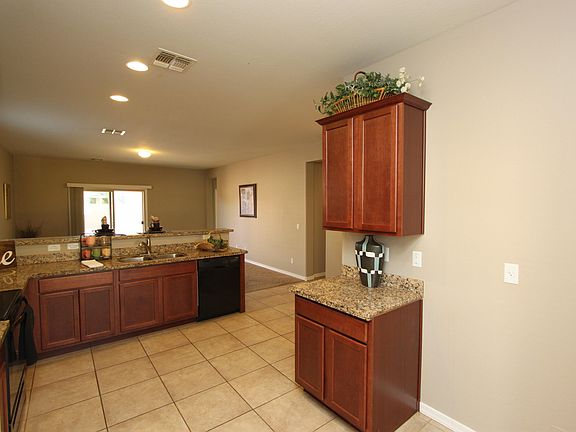 5th image of 41233 W Lucera Ln