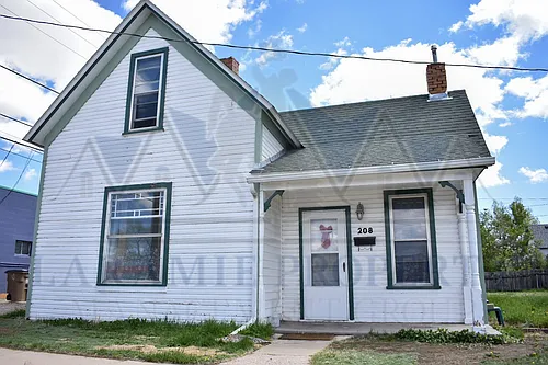 208 E Sheridan St Photo 1