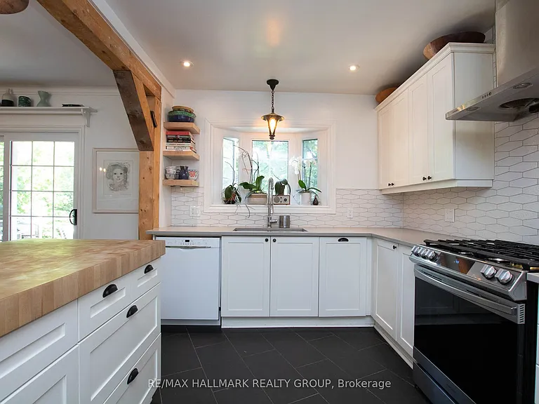 42 Glengarry Rd — Photo 12