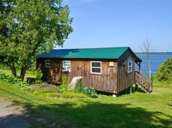 28 Daniels Ln, Hammond, NY 13646