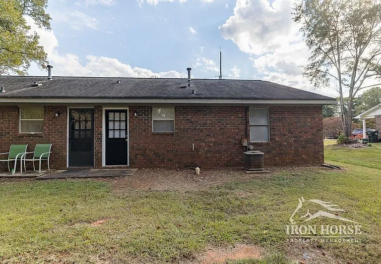1172 White Oak Dr — Photo 13
