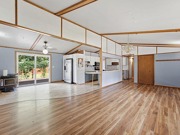 5th image of 215 W Prairie St