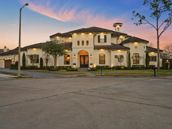 213 Los Frailes Drive, Friendswood, TX 77546