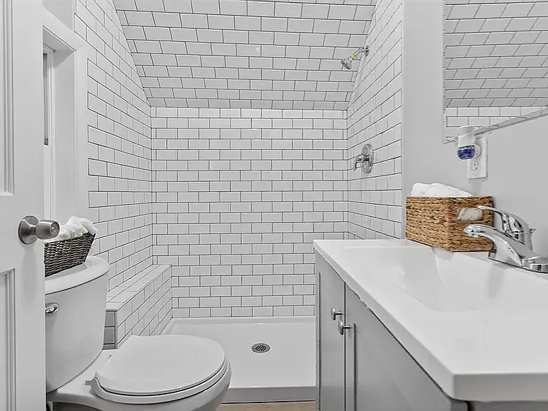 125 Grandview Ave — Photo 24