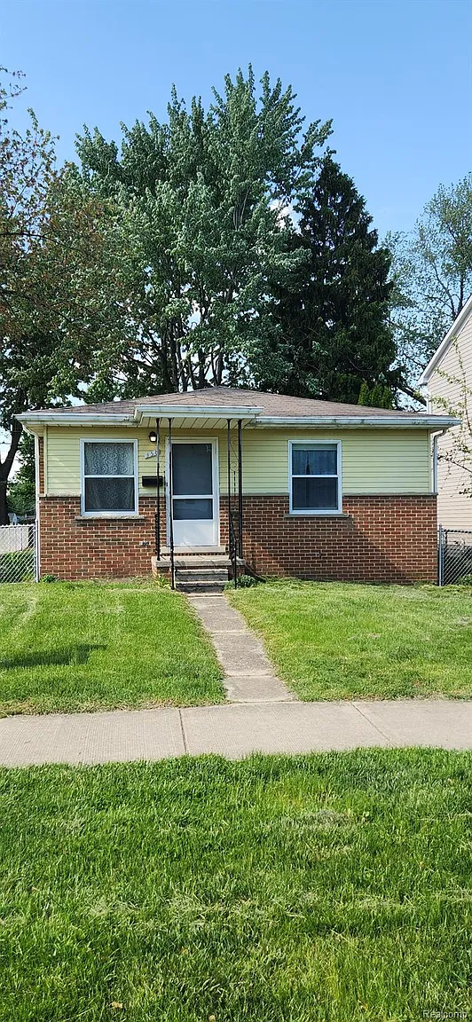 358 Massoit St photo 1