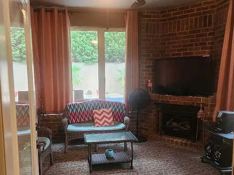 256 Mapleleaf Cir — Photo 7