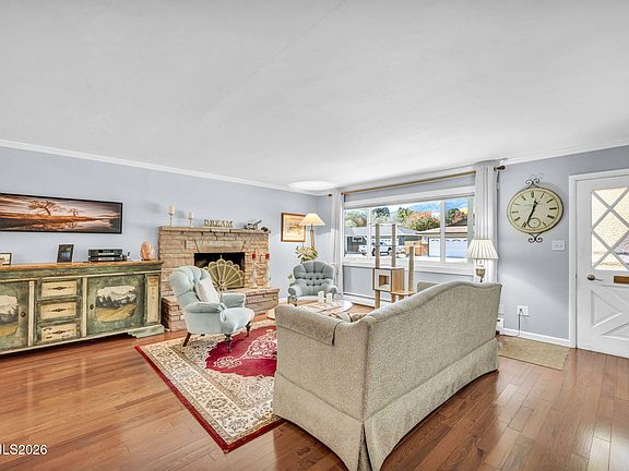5th image of 809 W Sunset Way
