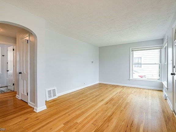 5th image of 330 Madison Ave