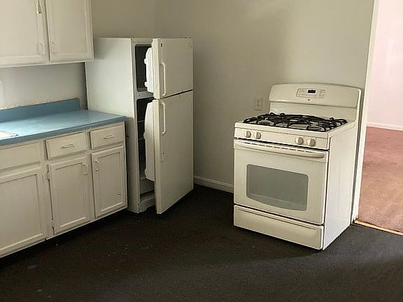 4th image of 641 E Missouri St