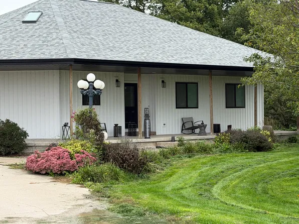 (undisclosed Address), Alburnett, IA 52202
