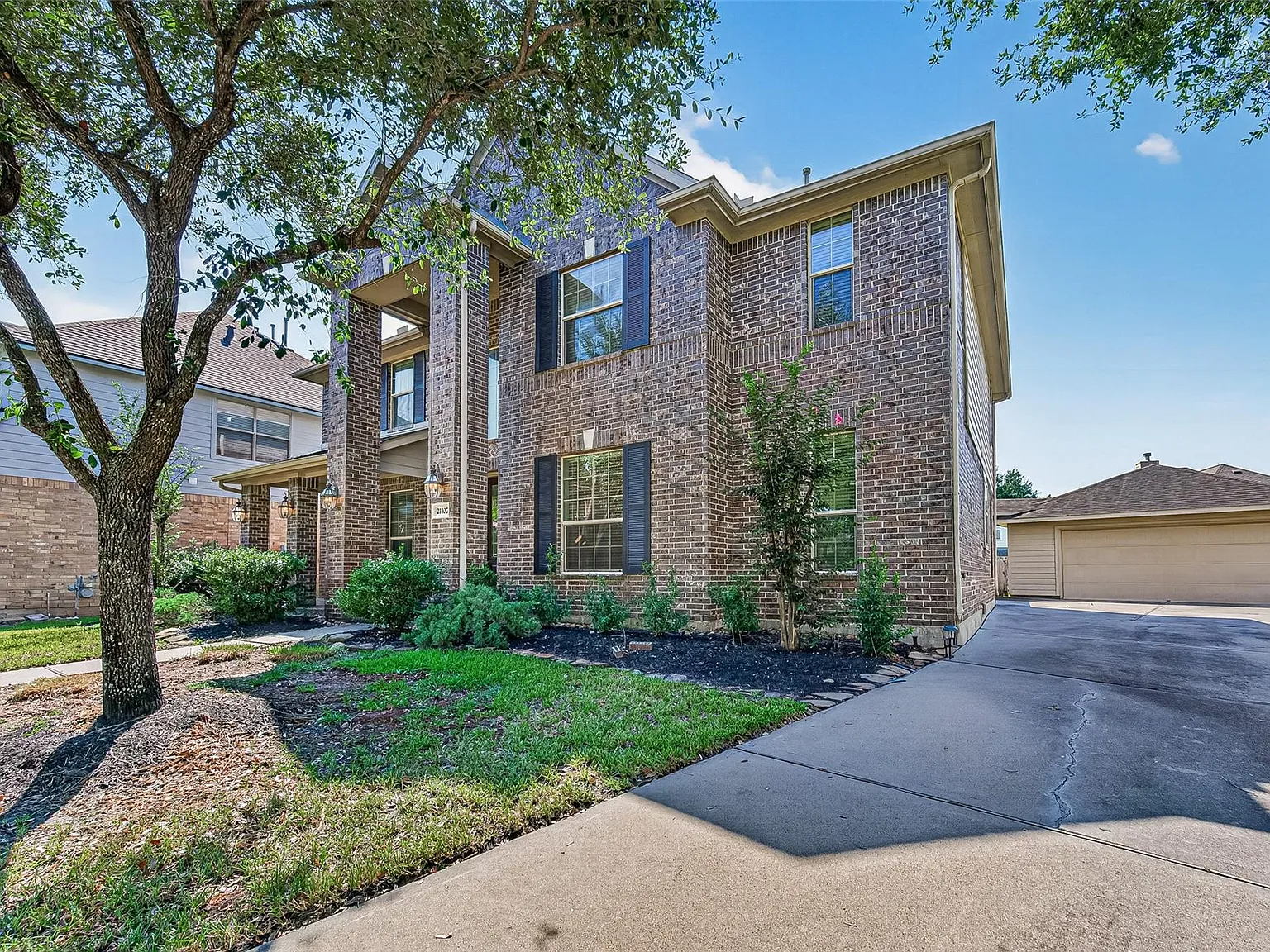 5 bed, 3.5 bath, 3417 sqft, $3,100 — Photo 2
