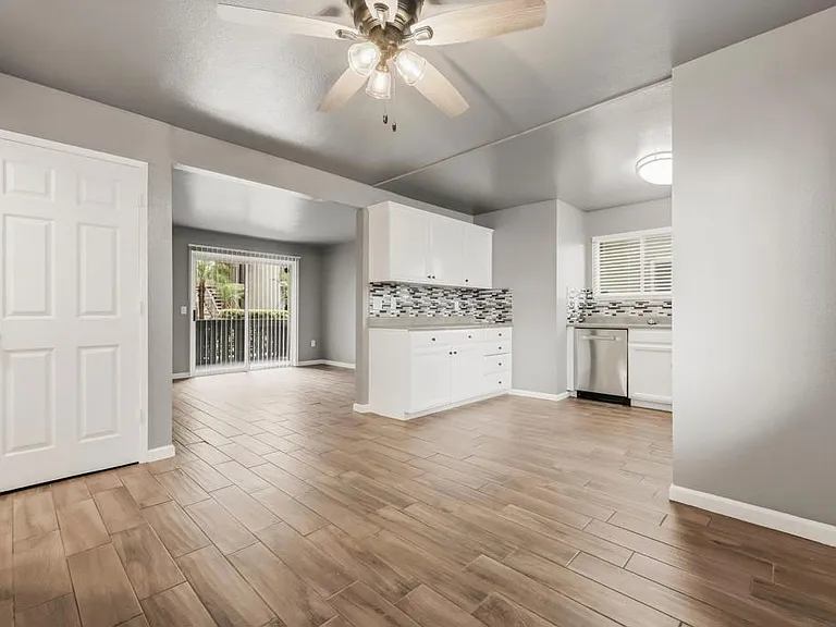 2536 White Oak Pl #5 — Photo 11
