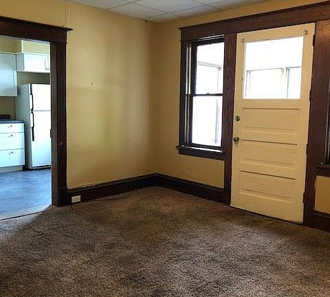 4th image of 915 Main St E #915