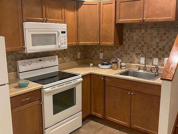 2nd image of 426 South St #1