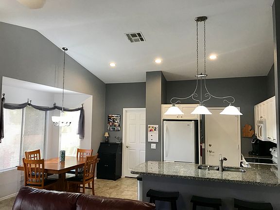 3rd image of 1937 E Lindrick Dr