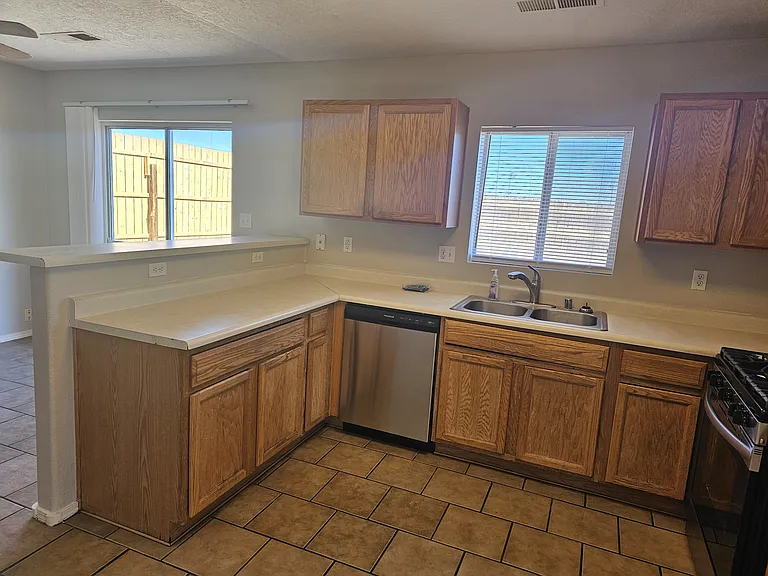 4708 Dalmation Pl NE — Photo 7