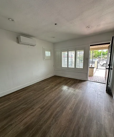 W 60th Pl — Photo 3
