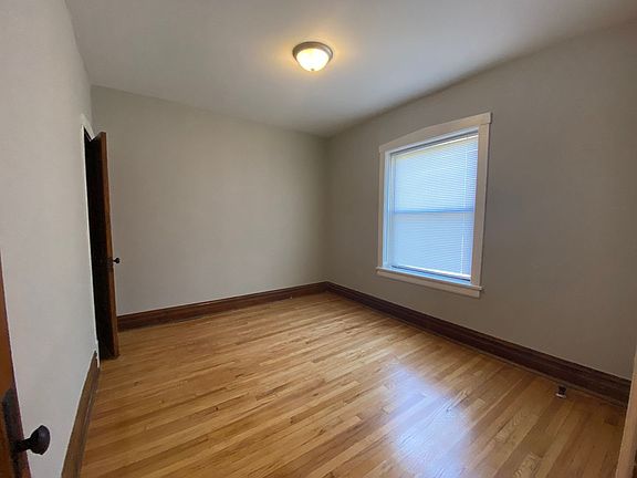 4th image of 2607 N Kostner Ave #1